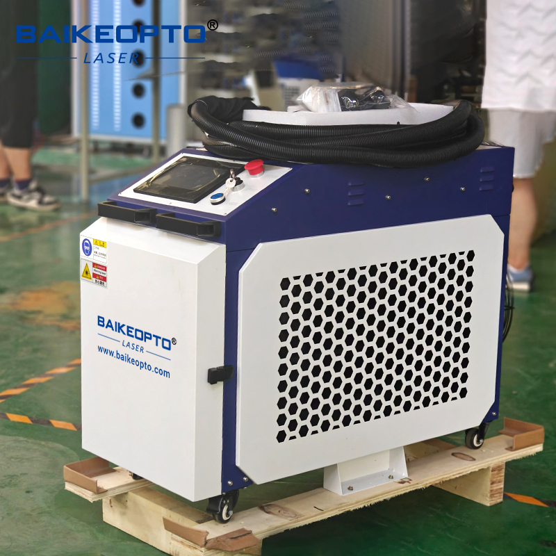 آلة تنظيف بالليزر الليفي بقوة  - مراجعة Industrial Laser Removal Machine وسعره